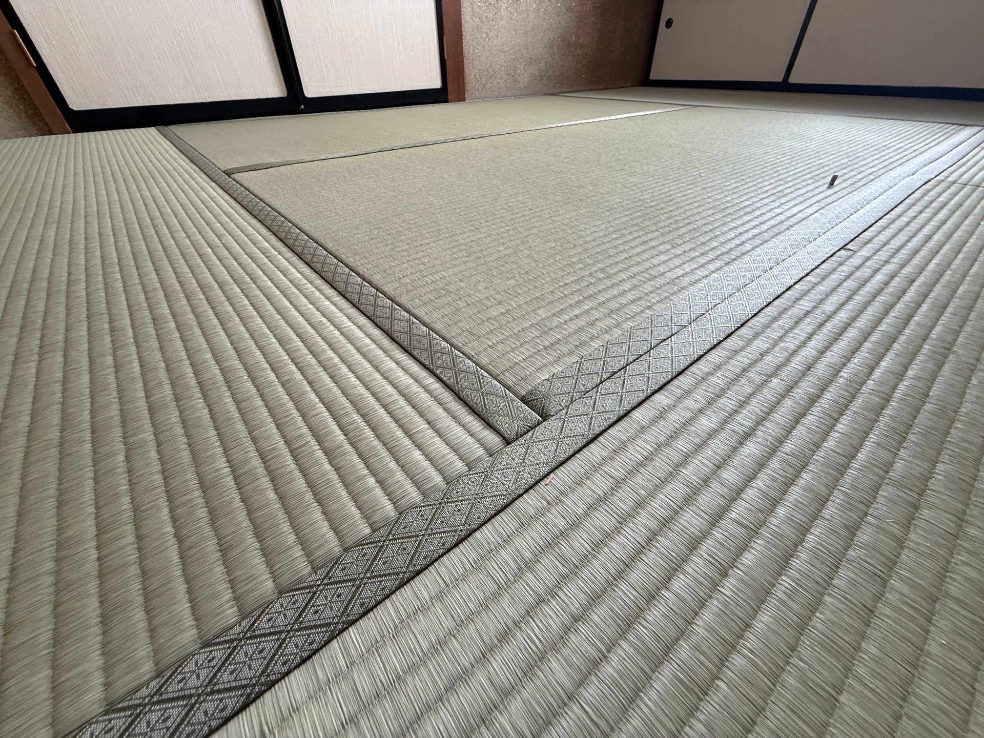 袖師町の和室で新しくなった畳の角と畳へり