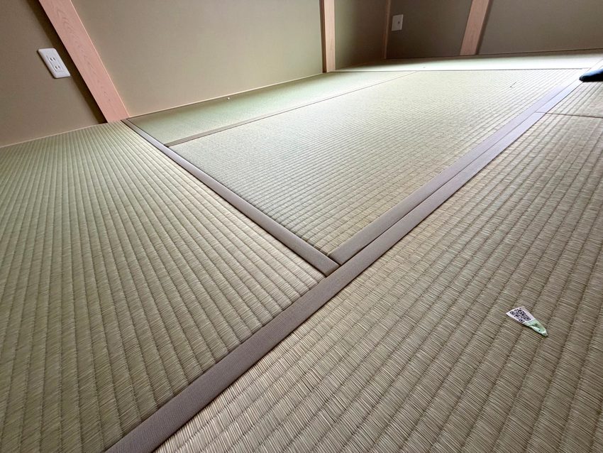 熊本県産畳表とベージュの畳縁を合わせた新築和室の施工写真