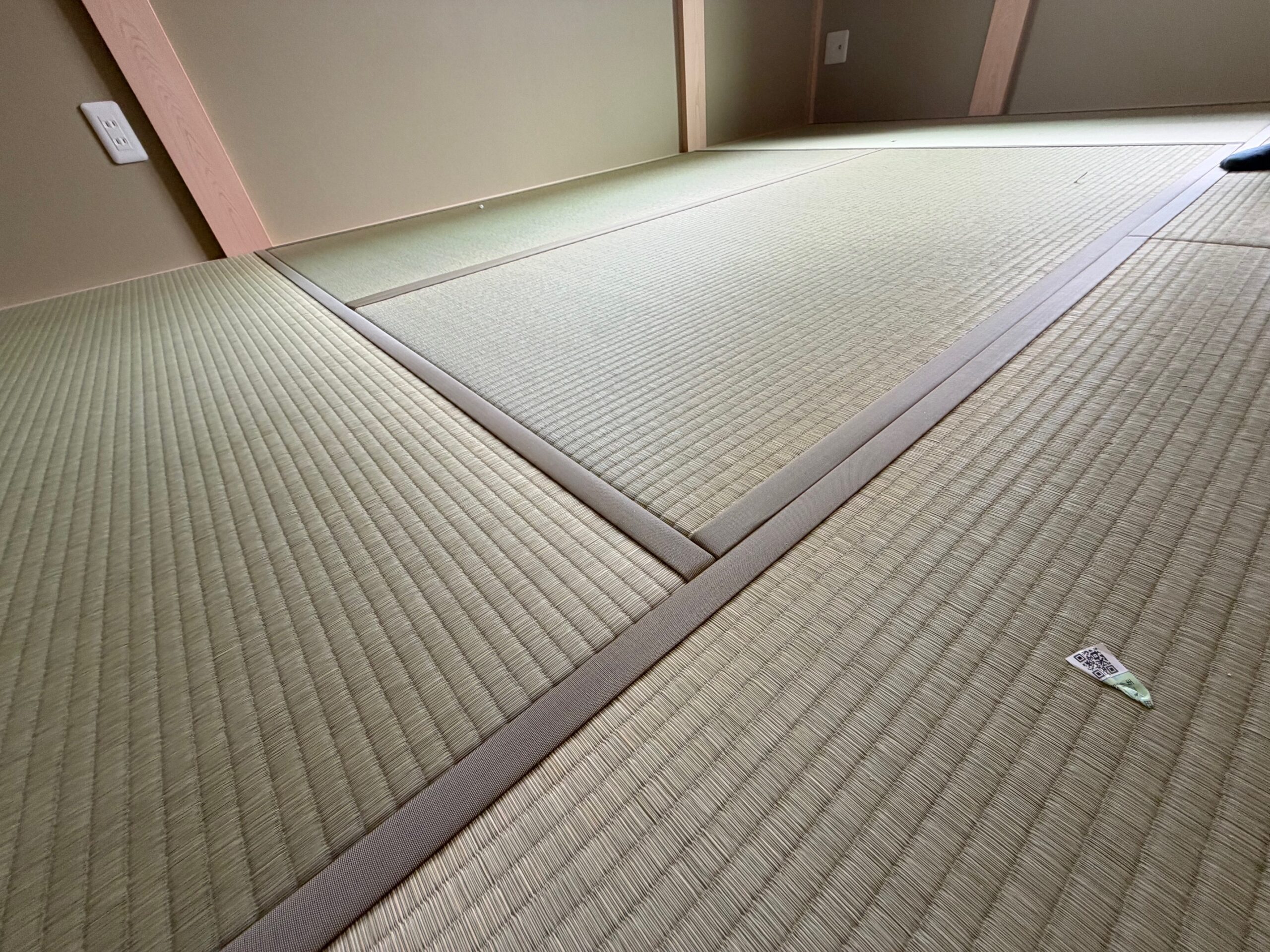 新築和室に敷いた熊本県産畳表とベージュ色の畳縁